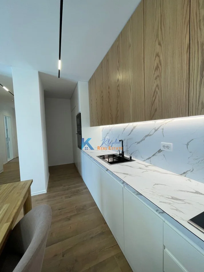 Tirane, jap me qera apartament 2+1+Ballkon Kati 6, 112 m² 1.300 € (Kodra e Diellit)