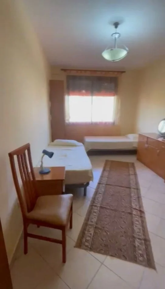 Tirane, jepet me qera apartament 1+1+Ballkon Kati 2, 75 m² 500 € (21 dhjetori)