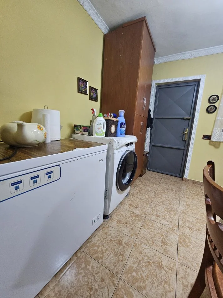 Tirane, shitet apartament 2+1 Kati 1, 75 m² 77.000 € 