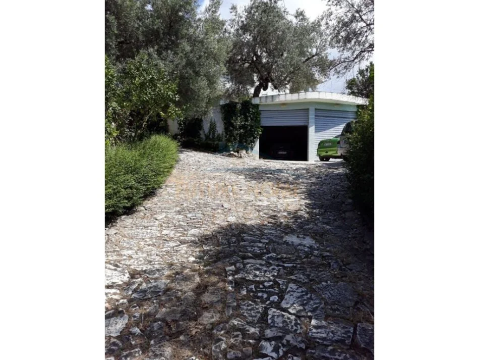 Vlore, shitet Vile 2+1 Kati 0, 500 m² 550.000 € (lagjia Hajro Cakerri,Vlorë) RV 45143