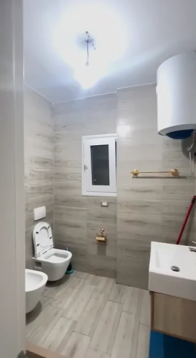 Vlore, jepet me qera garsonier , Kati 2, 30 m² 250 € (ish-Kombinati i Peshkut) RV45343