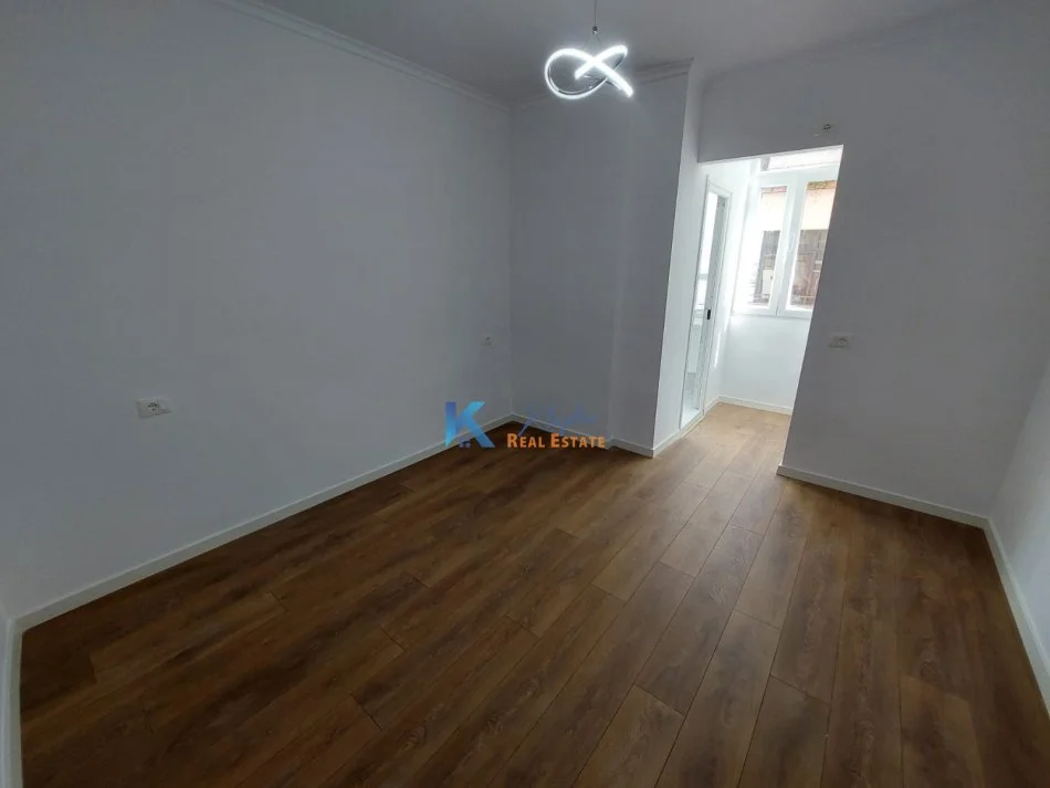 Tirane, shes apartament 2+1+Ballkon Kati 5, 90 m² 185.000 € (Rruga e Dibres)