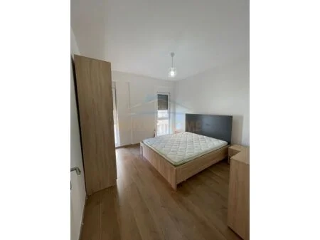 Tirane, jepet me qera apartament 3+1 Kati 3, 118 m² 650 € (Ish Profarma, Porcelan, Tiranë AREA45564)