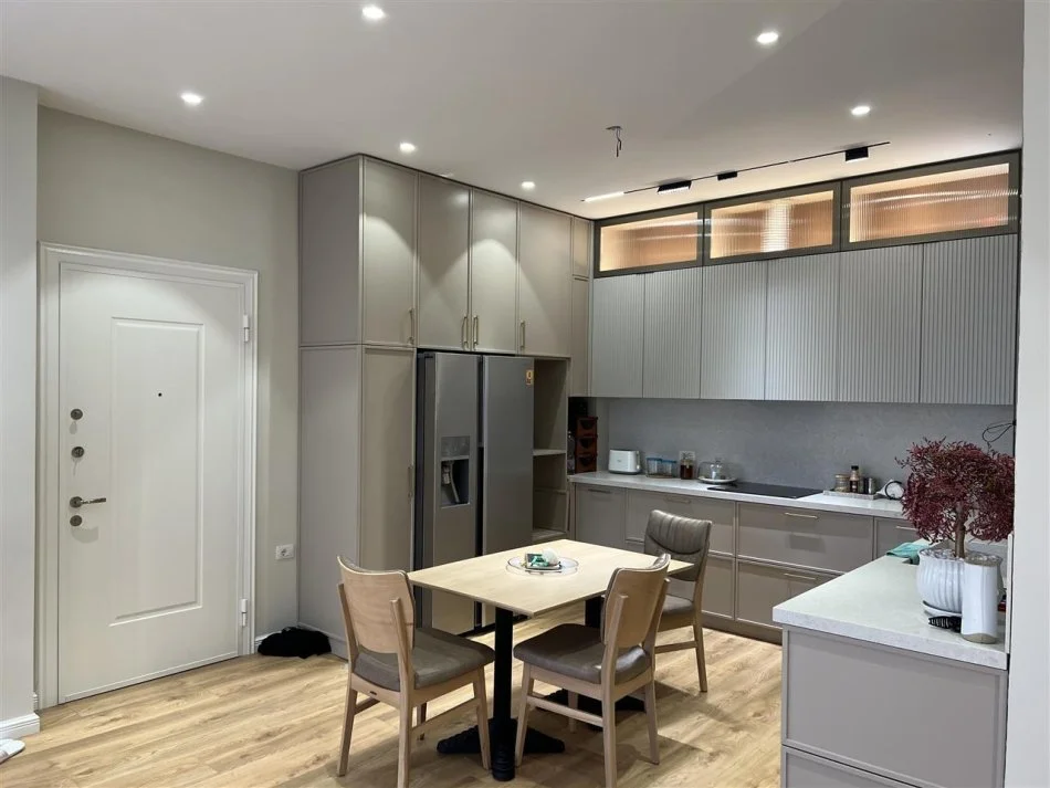 Tirane, jap me qera apartament 3+1+Ballkon Kati 0, 175 m² 950 € (Rrethrrotullimi i Selites)