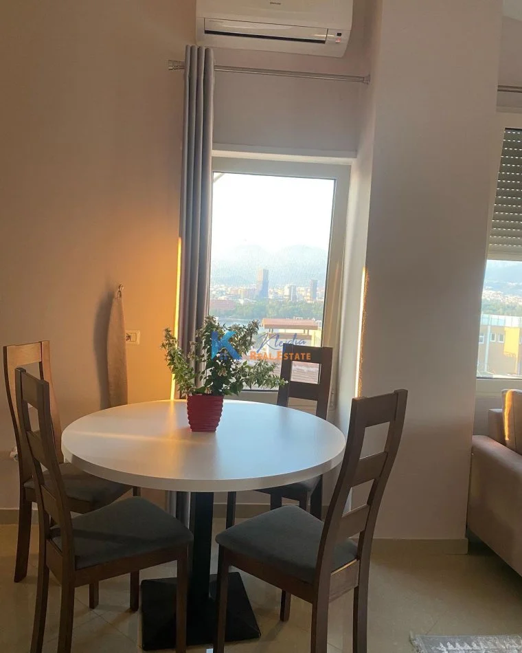 Tirane, jap me qera apartament 2+1+Ballkon Kati 5, 102 m² 750 € (Liqeni i Thate)