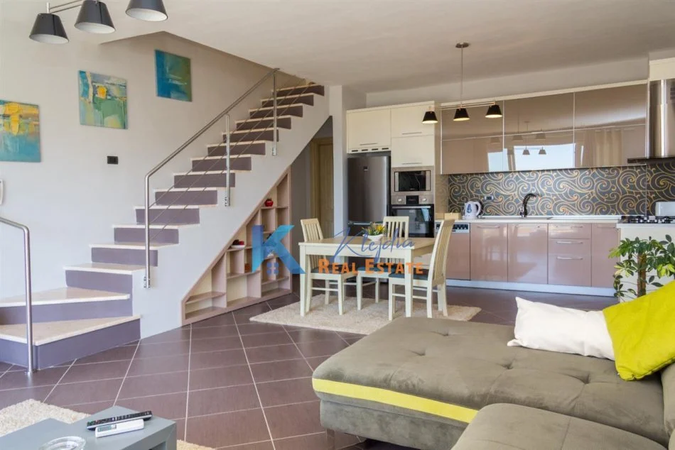 Tirane, jap me qera apartament 2+1+Ballkon Kati 3, 140 m² 1.000 € (Rezidenca Kodra e Diellit 1)