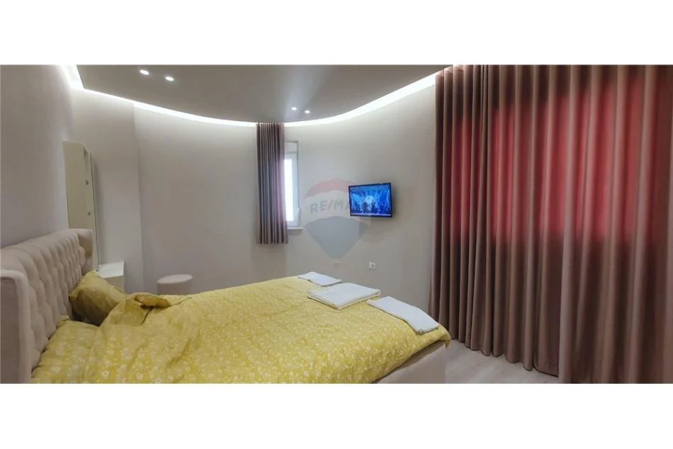 Tirane, jepet me qera apartament 1+1 Kati 6, 122 m² 650 € (Komuna e Parisit)