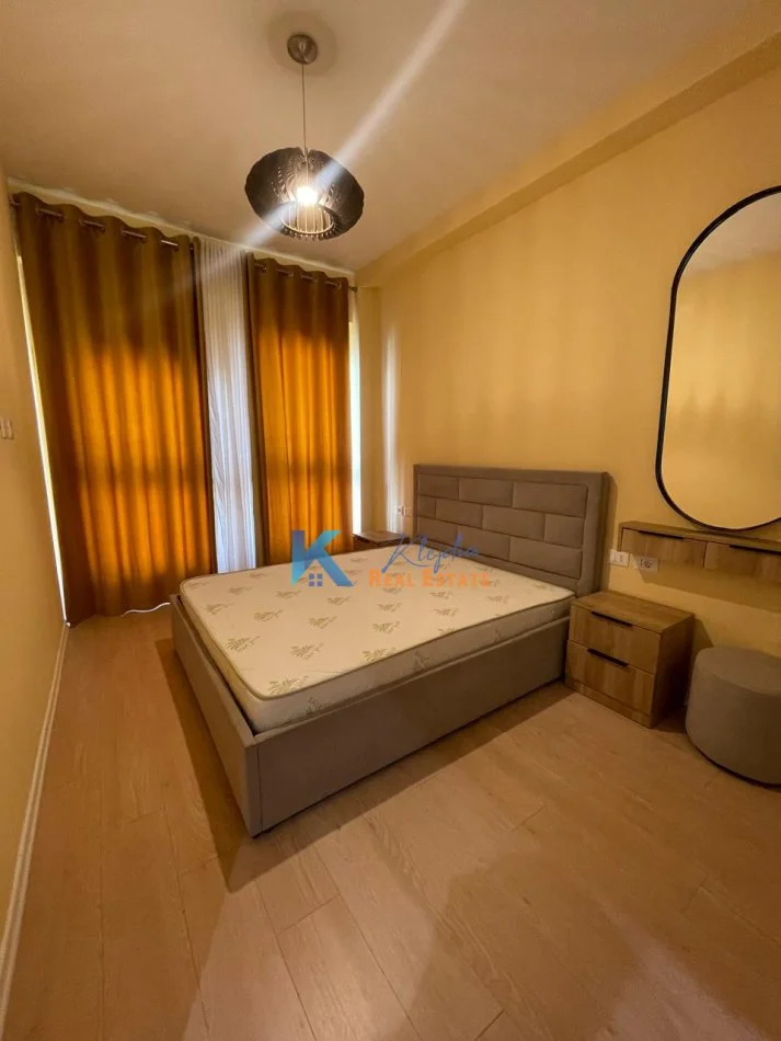 Tirane, jap me qera apartament 1+1+Ballkon Kati 7, 70 m² 550 € (21 Dhjetori, Kompleksi Kontakt)