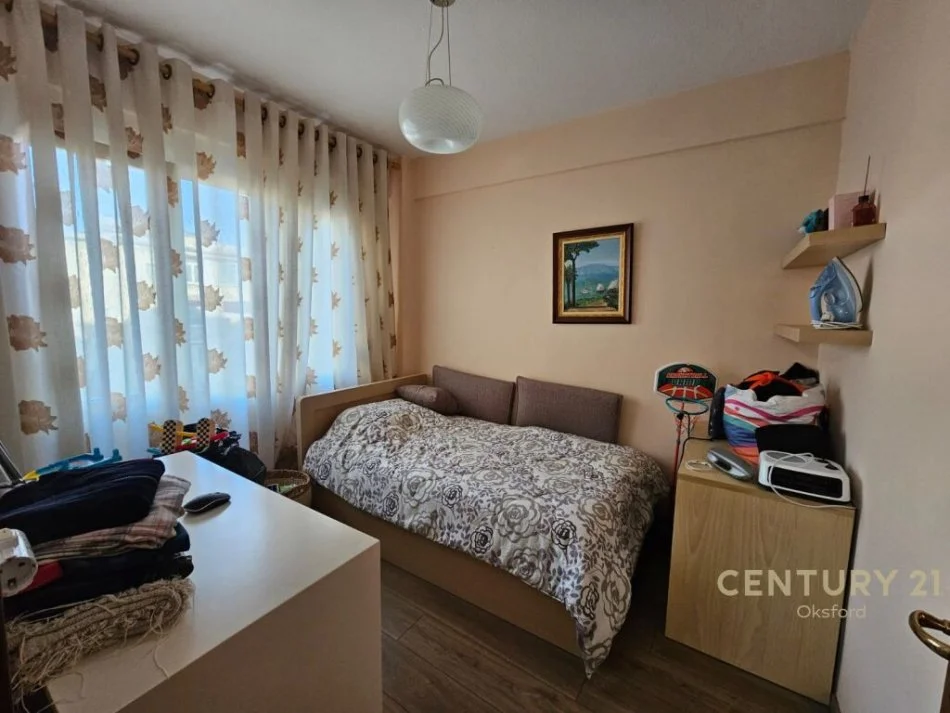 Tirane, jepet me qera apartament 2+1+Ballkon Kati 4, 74 m² 750 € (Rruga Myslym Shyri)