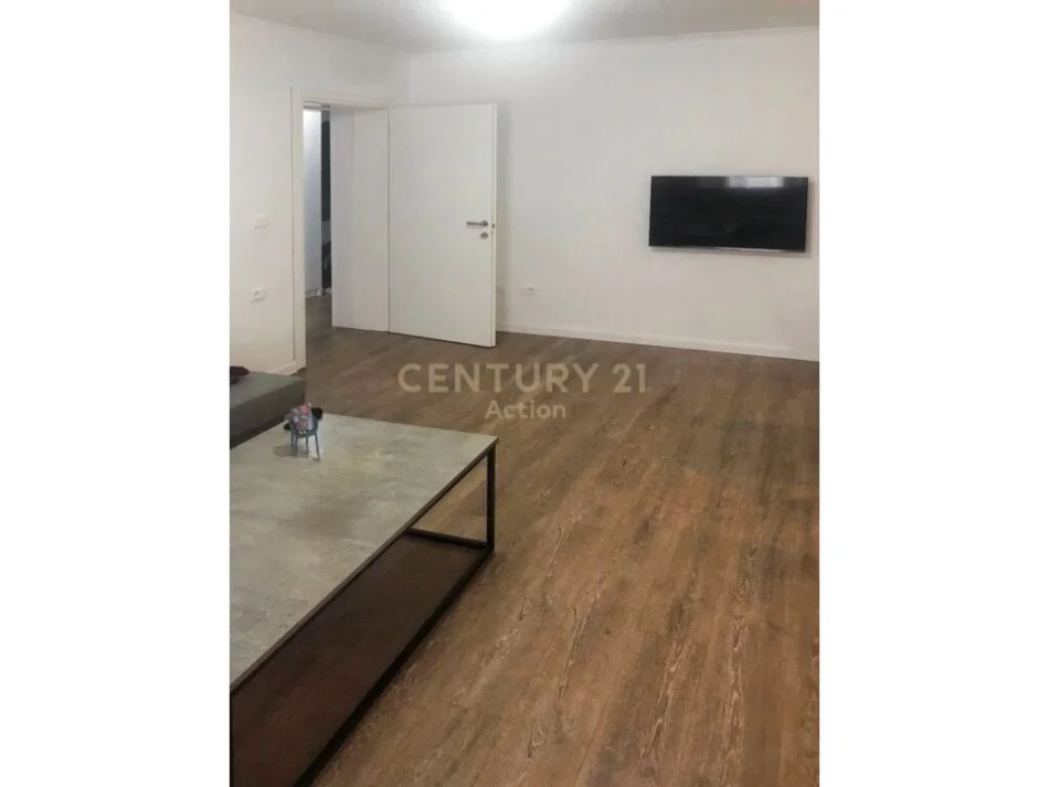 Tirane, shitet apartament 1+1 Kati 0, 83 m² 90.000 € (Rruga Fabrika e Qelqit)