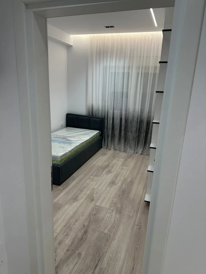 Tirane, jap me qera apartament 2+1+Ballkon Kati 4, 63 m² 800 € (Sheshi Wilson)