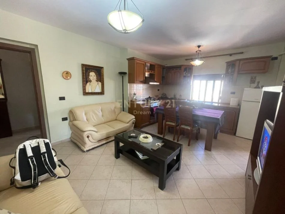 Tirane, shitet apartament 3+1+Ballkon Kati 5, 80 m² 110.000 € (Adresa: Rruga Bardhyl)