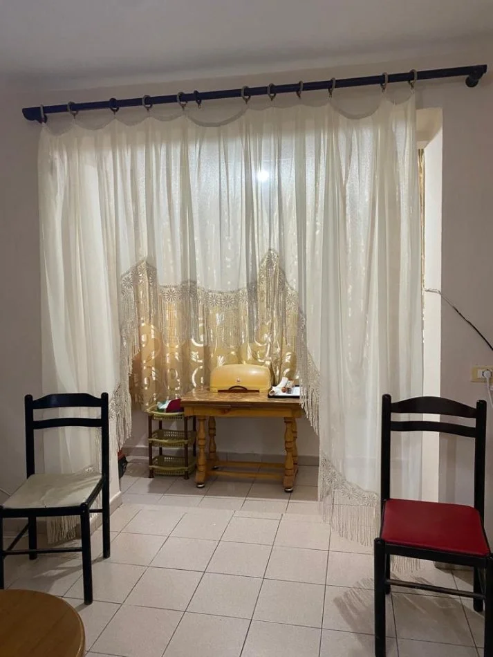 Tirane, jepet me qera apartament 1+1 Kati 3, 60 m² 400 € (Rruga Kongresi i Manastirit, prane Pediatrise)