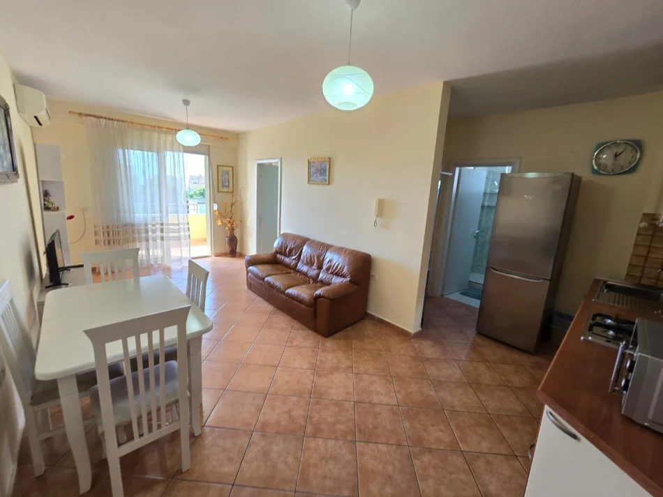 !!!DHENE!!!Durres, jepet me qera apartament 1+1+Ballkon Kati 5, 70 m² 300 € (Prane kompleksit Florida)