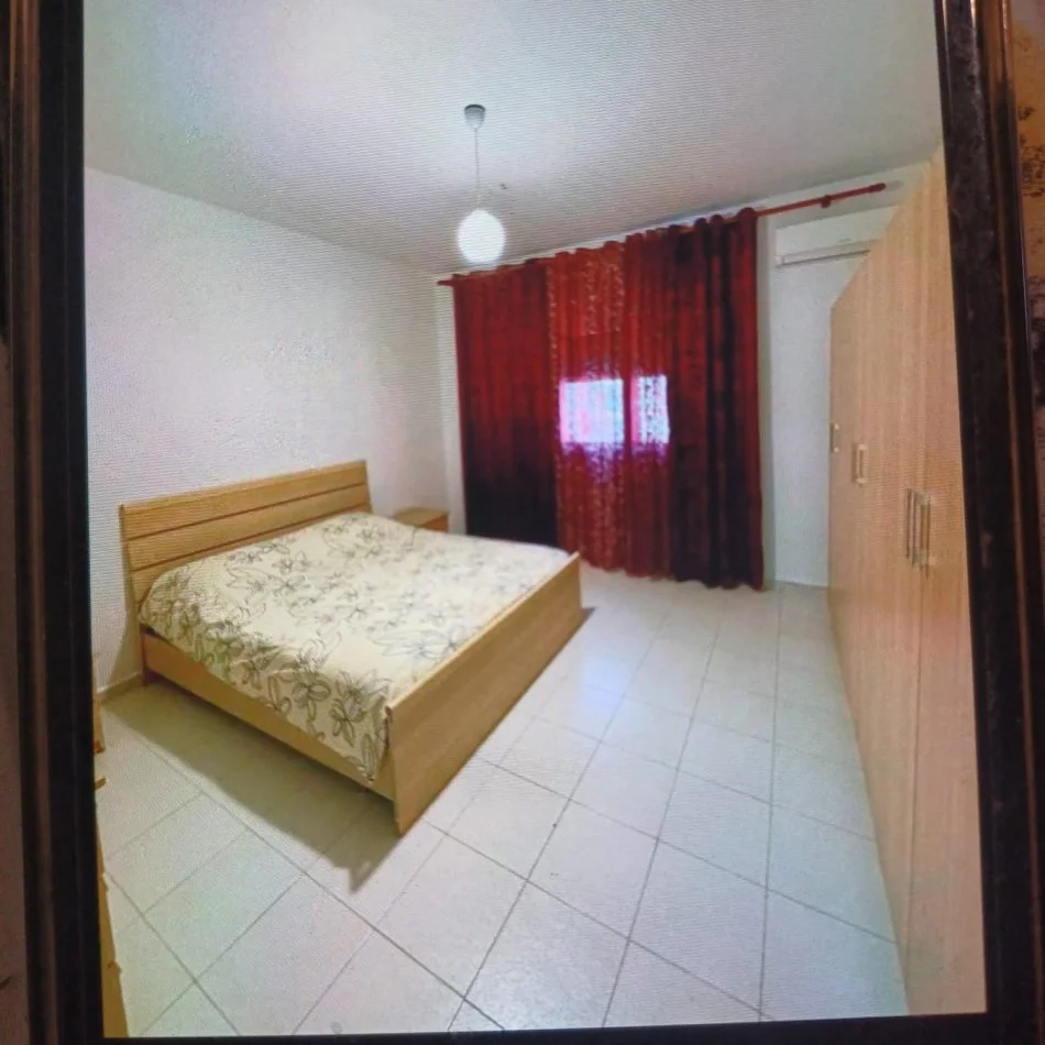 !DHENE!Durres, jepet me qera Vile 1+1 Kati 1, 350 €