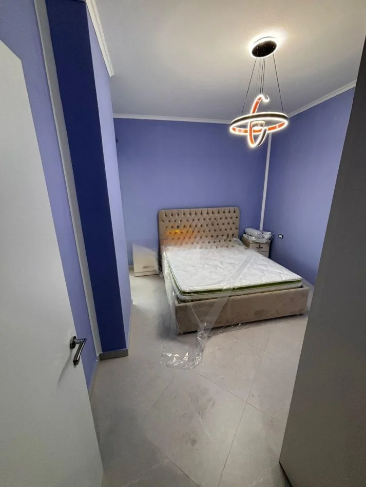 Tirane, jepet me qera apartament 1+1+Ballkon Kati 4, 65 m² 500 € (Rruga Bardhyl)