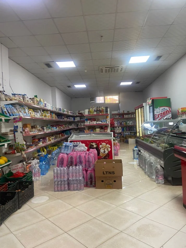 Vlore, jepet me qera dyqan Kati 0, 250 m² 500 € (te lokal Hannover, Lungomare , Vlore) RV46455