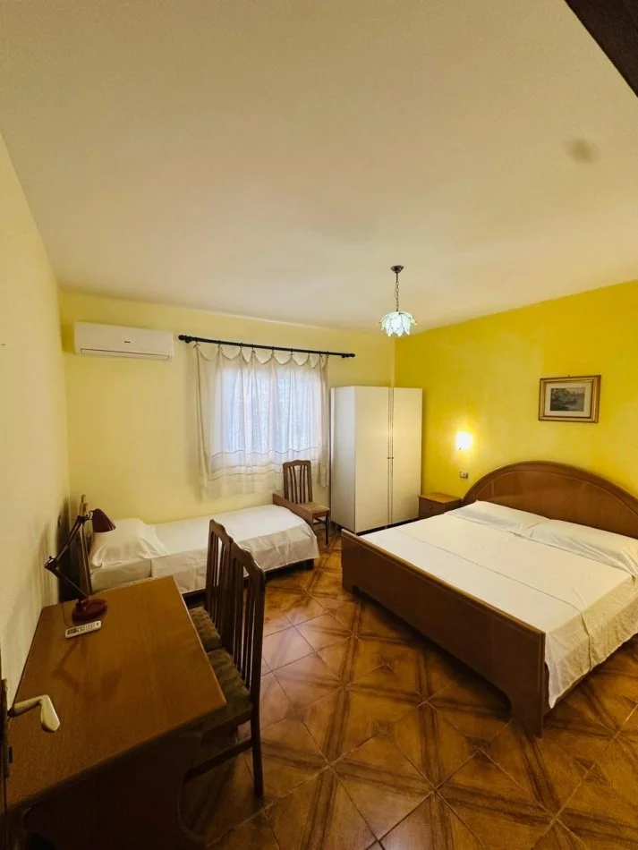 Vlore, jepet me qera shtepi 2+1 Kati 1, 70 m² 250 € (7 Pallatet) RV46464