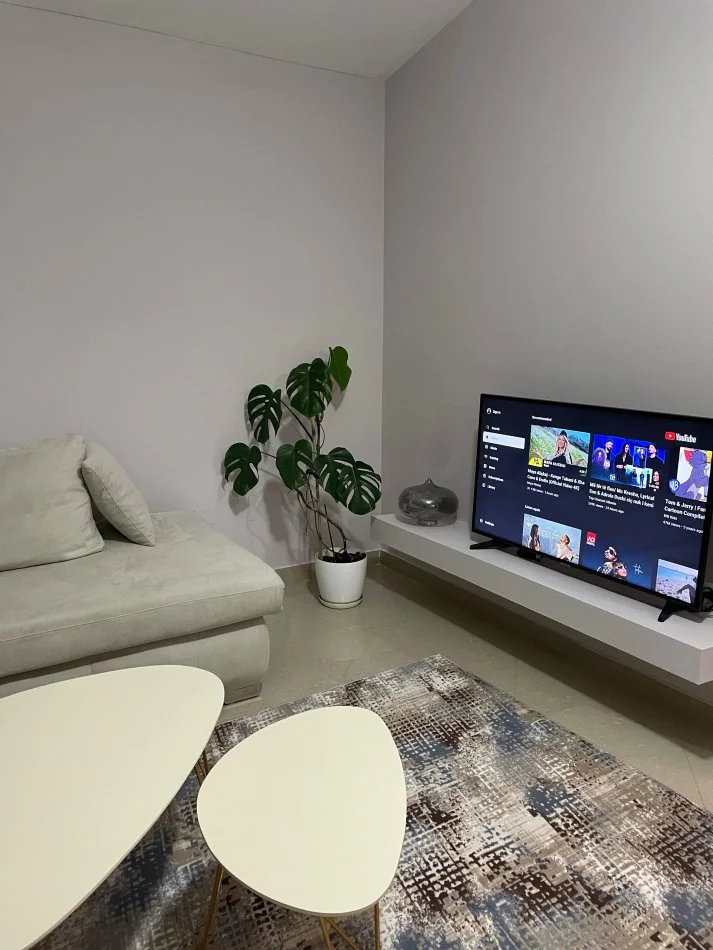 Tirane, jepet me qera apartament 2+1+Ballkon Kati 6, 140 m² 750 € (Liqeni, Rruga Peti)