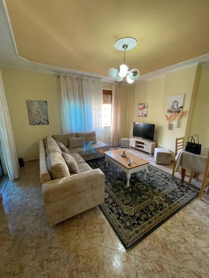 Tirane, jap me qera apartament 2+1+Ballkon Kati 9, 94 m² (Stacioni i Trenit)