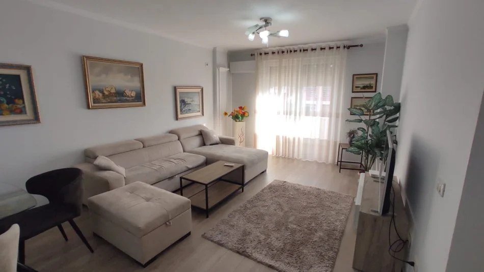 Tirane, jepet me qera apartament 1+1+Ballkon Kati 6, 80 m² 750 € (Rruga e Elbasanit)