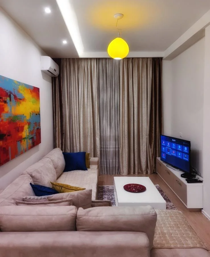 Tirane, jepet me qera apartament 1+1+Ballkon Kati 7, 60 m² 650 € (Komuna e Parisit, Kompleksi Kika 2)