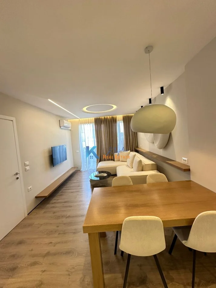 Tirane, jap me qera apartament 1+1+Ballkon Kati 6, 75 m² 500 € (Yzberish)