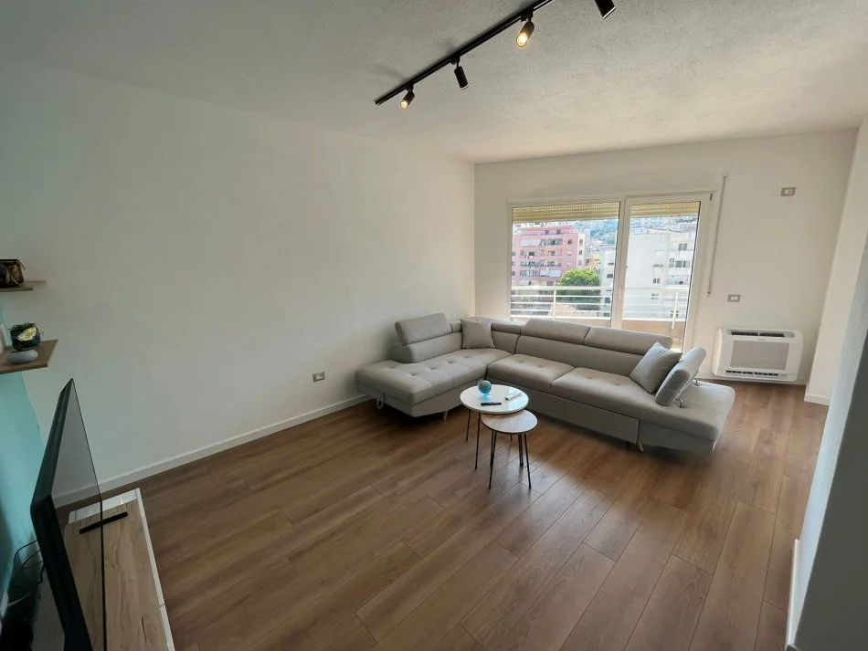 !DHENE!Durres, jepet me qera apartament 1+1+Ballkon Kati 6, 85 m² 400 €