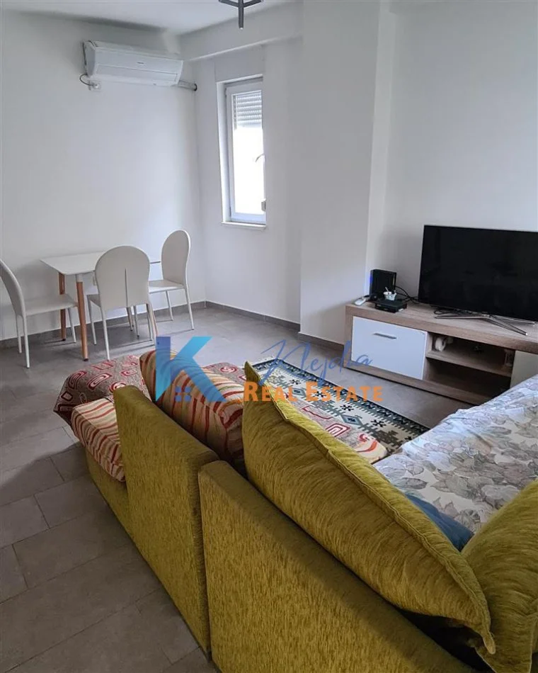 Tirane, jap me qera apartament 1+1+Ballkon Kati 4, 63 m² (1+1 te 21 Dhjetori, Komleksi Magnet)