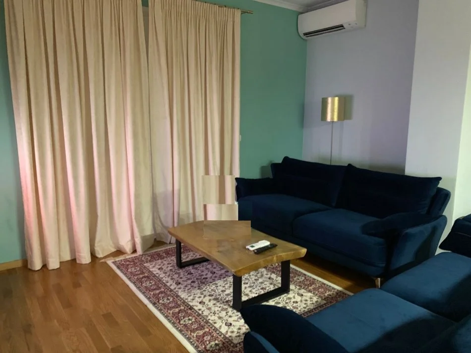 Tirane, jepet me qera apartament 2+1+Ballkon Kati 2, 100 m² 600 € (Liqeni, Rruga Peti)