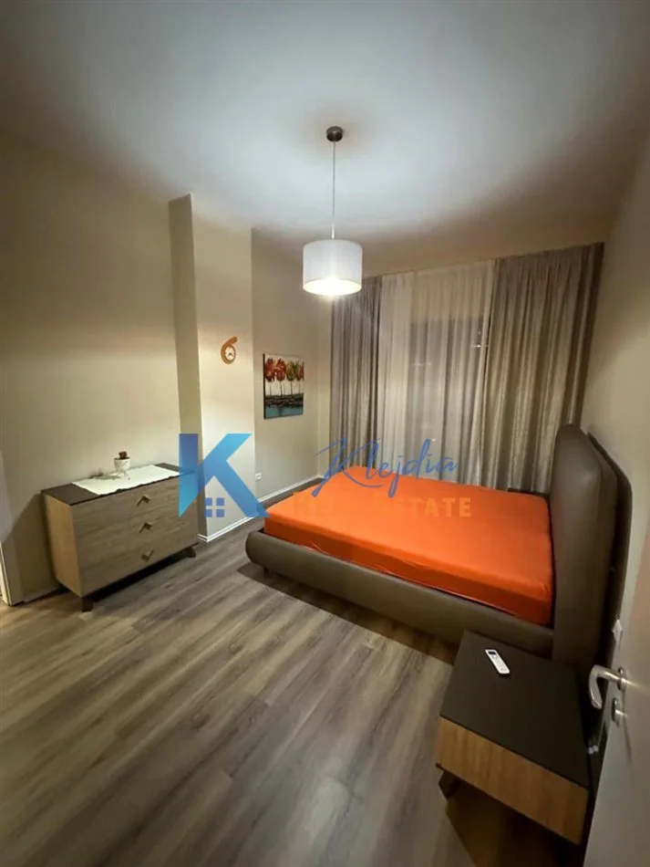 Tirane, jap me qera apartament 2+1+Ballkon Kati 8, 110 m² 70.000 leke (Pazari i Ri)