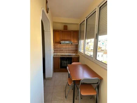 Tirane, jepet me qera apartament 1+1+Ballkon Kati 5, 87 m² 500 € (perballe Ministrise se Jashtme, AREA46814)