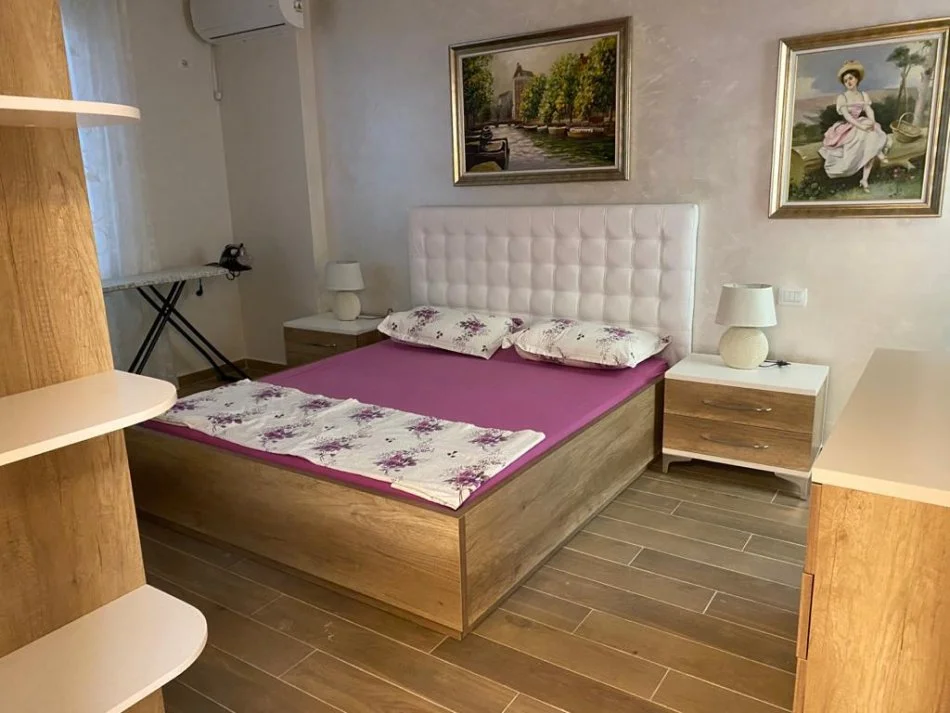 Tirane, jepet me qera apartament 2+1+Ballkon Kati 7, 120 m² 550 € (Kompleksi Golden Park, Spitali Amerikan 3)