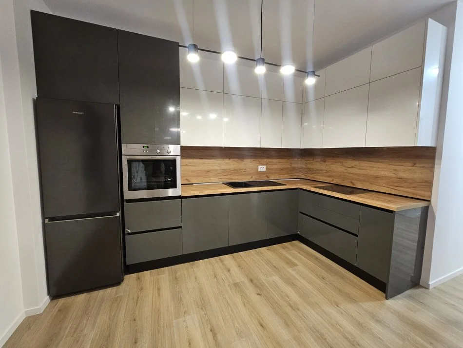 Tirane, shitet apartament 2+1 Kati 5, 110 m² (Rruga Xhanfize Keko, Porcelani, perballe UET)