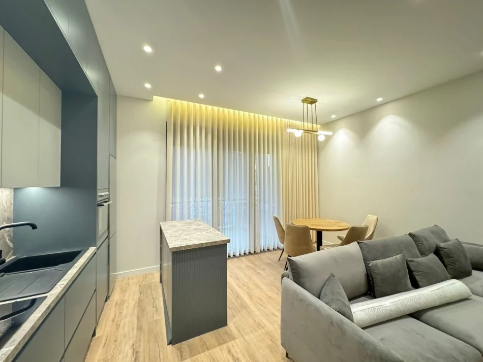 Tirane, jepet me qera 1+1+Ballkon Kati 5, 70 m² 800 € (Rruga e Kavajes)