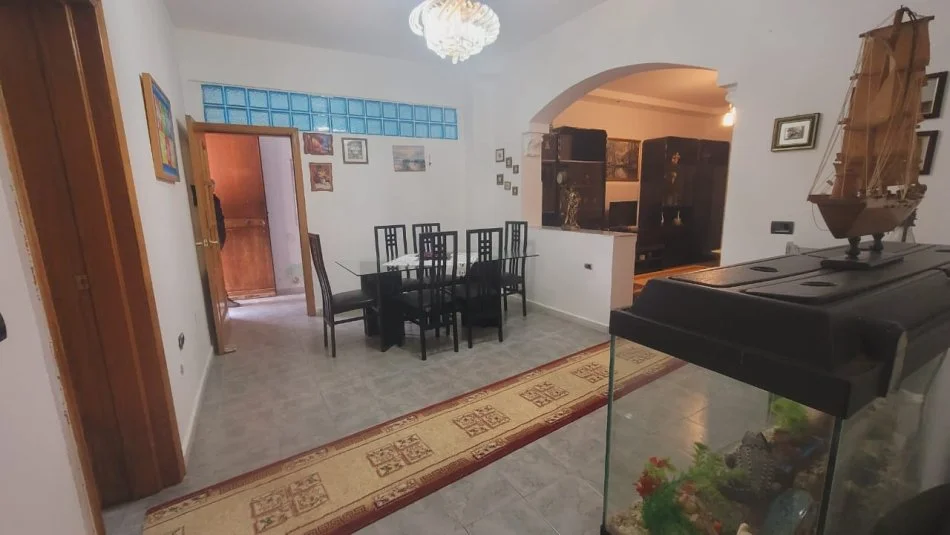 !!Dhene!!Durres, jepet me qera Vile 3+1 Kati 2, 120 m² 350 € (Prane Bashkise)