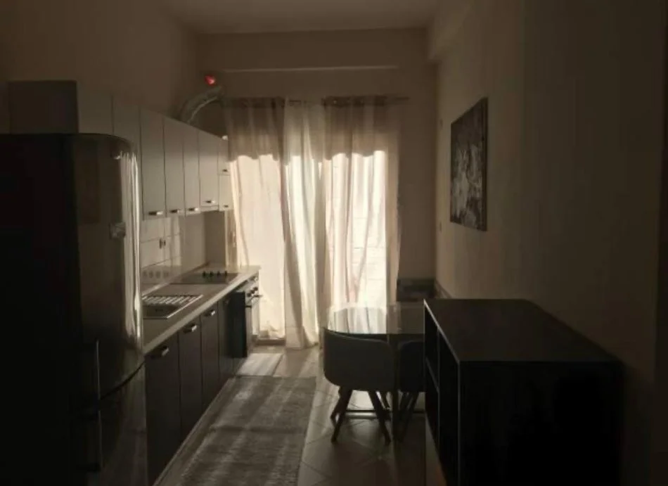 Tirane, jepet me qera apartament 1+1 Kati 1, 85 m² 350 € (Fresk, Rruga Muhamet Deliu)
