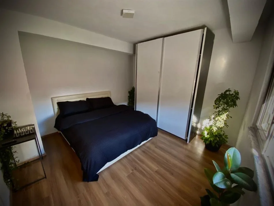 Tirane, jap me qera apartament 1+1+Ballkon Kati 2, 60 m² (afer Ministrise se Jashtme)