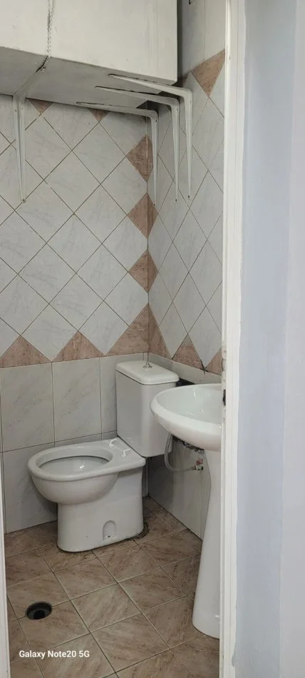 Tirane, jepet me qera vetem 1 dhome 1+1 Kati 0, 26 m² 300 € (Siri Kodra)