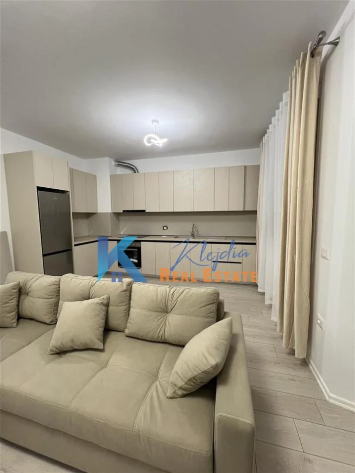 Tirane, jap me qera apartament 2+1+Ballkon Kati 9, 100 m²