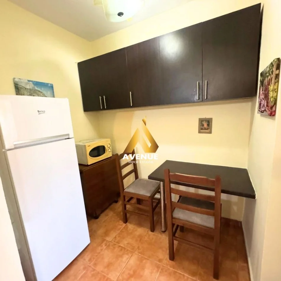 Tirane, jepet me qera apartament 1+1+Aneks+Ballkon Kati 2, (Rruga Irfan Tomini)
