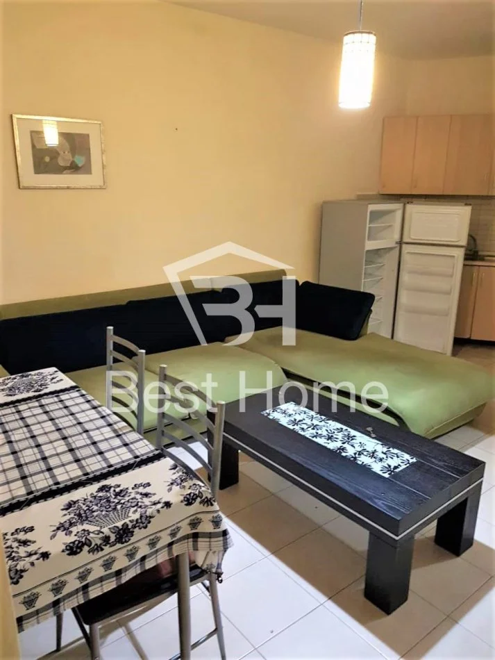 Tirane, jepet me qera apartament 1+1+Ballkon Kati 4, 75 m² 430 € (Don Bosko, prane Kishes Katolike)