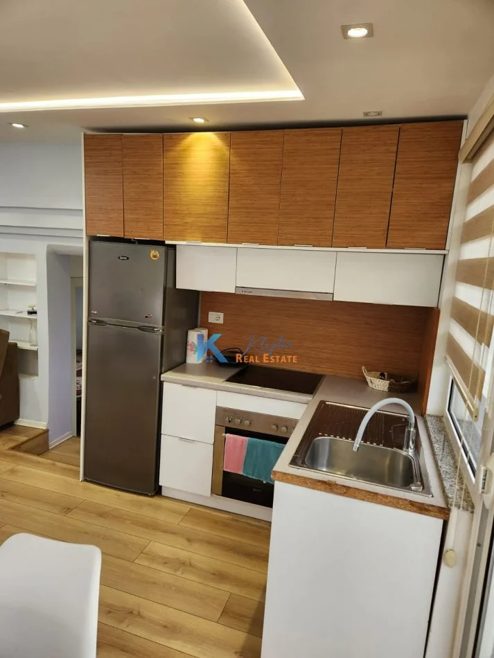 Tirane, jap me qera apartament 2+1+Ballkon Kati 3, 75 m² (Kodra e Diellit)