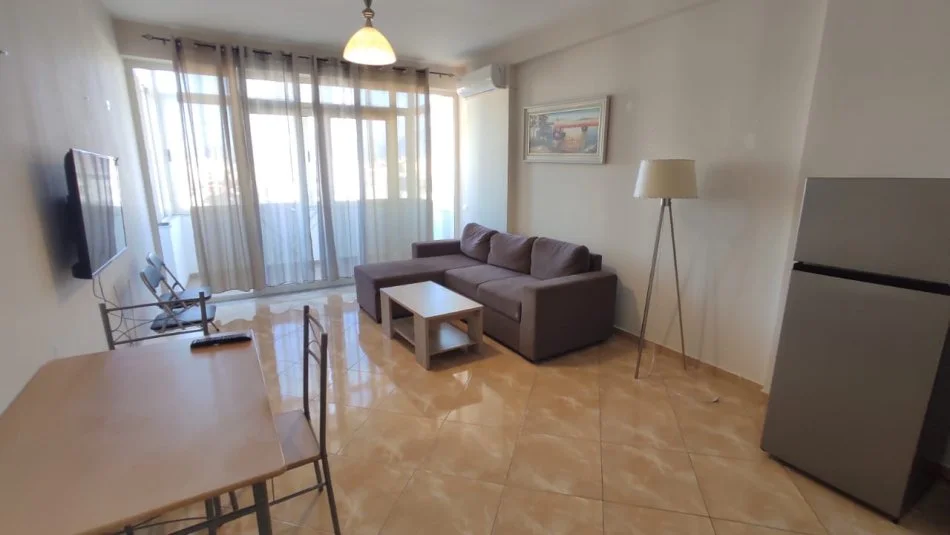 Tirane, jepet me qera apartament 1+1+Ballkon Kati 7, 70 m² 390 € (Shkolla e Baletit, prane Tregut Elektrik)