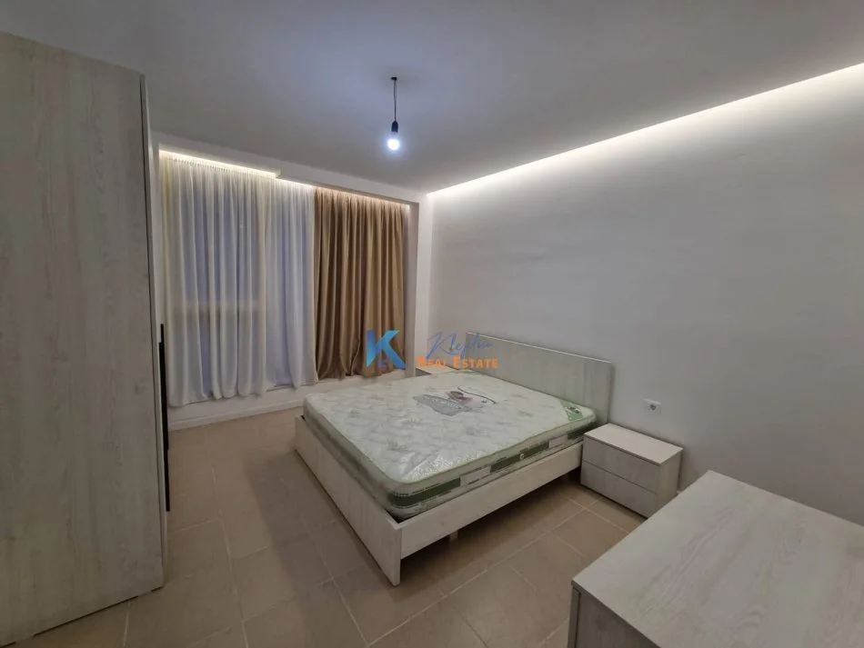 Tirane, jap me qera apartament 2+1+Ballkon Kati 2, 100 m² 650 € (Bulevardi i Ri)