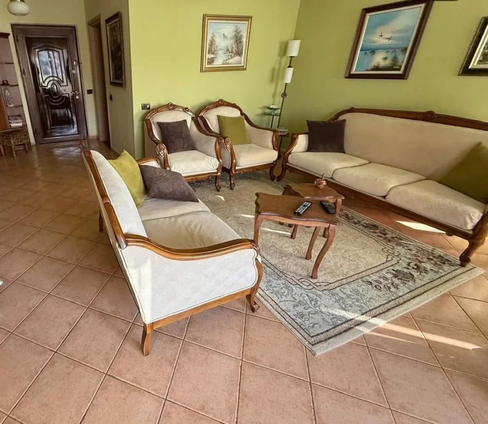 Tirane, jepet me qera apartament 2+1 Kati 8, 100 m² 600 € (KIKA 2 KOMUNE ,NUK BASHKEPUNOJME ME AGJENSI)