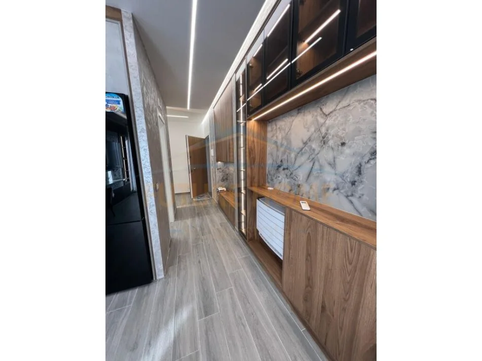 Qera, Apartament 2+1+2+2 Poste Parkimi, Shkolla e Kuqe, Tiranë.