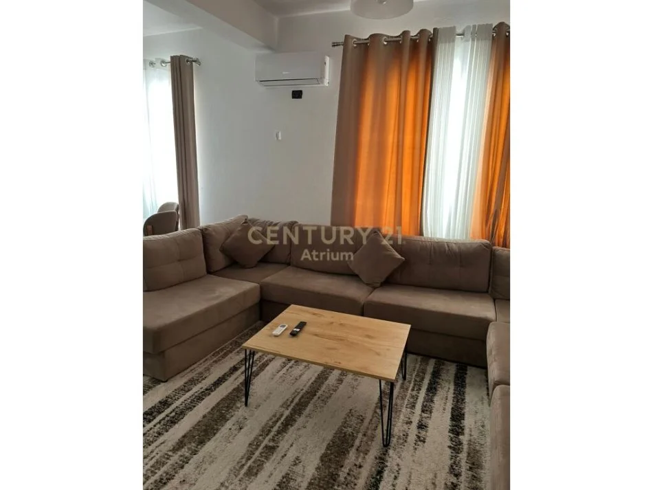 Tirane, jepet me qera apartament 1+1 Kati 4, 115 m² 500 € (APARTAMENT 1+1+ POST PARKIMI TEK RRUGA 5 MAJI)