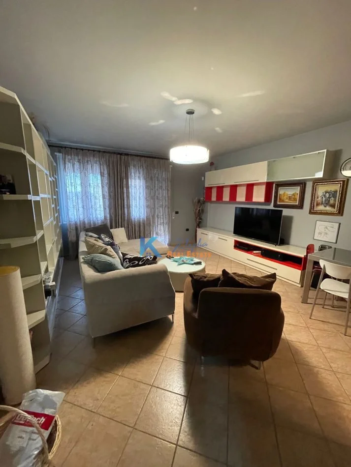 Tirane, jap me qera apartament 2+1+Aneks+Ballkon Kati 6, 125 m² 800 € (Bulevardi Zogu I)