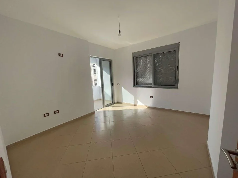 Tirane, shes apartament 2+1+Ballkon Kati 4, 107 m² 145.000 € (MIKEl maruli)
